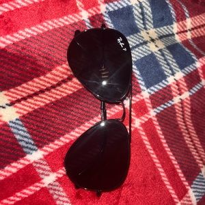 Polarized Ray-bans, avaiator